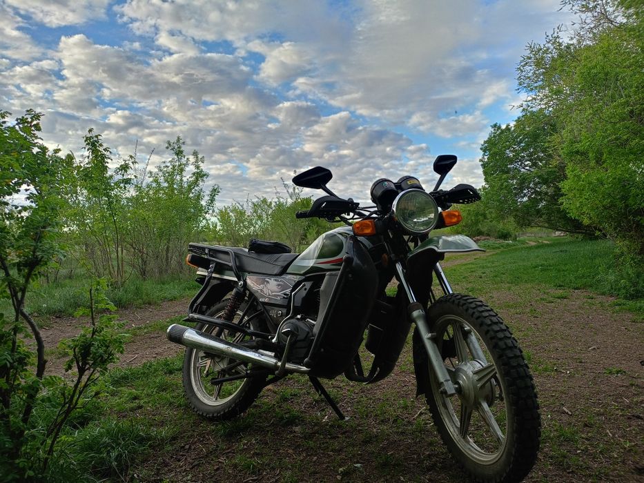 Продам мотоцикл яки 200 CC торг