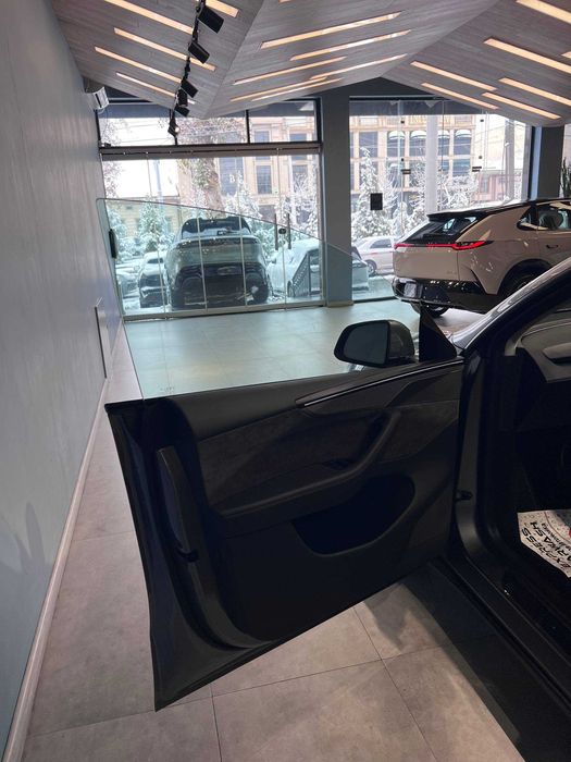 Tesla Model Y 2025 New Model 1 yil garantiya bilan