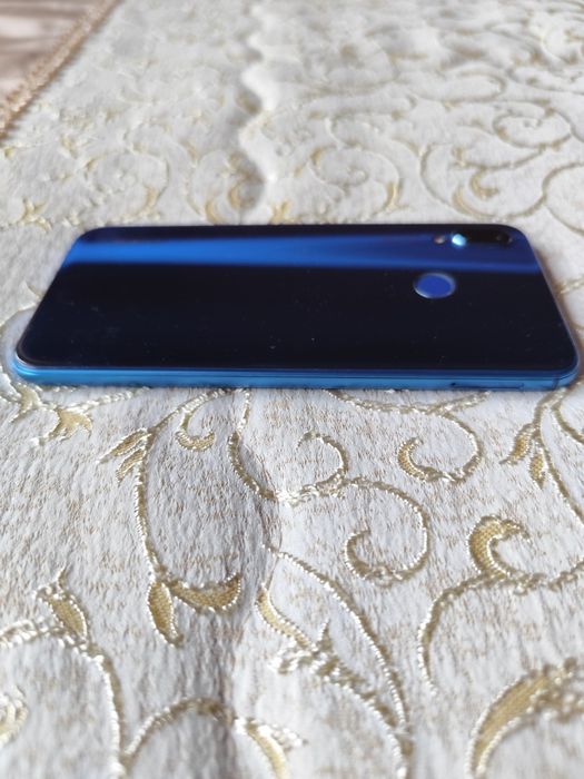 Продавам смартфон Huawei p20lite