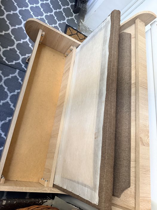 Mobilier bucatarie .2 bachete din lemn cu lada depozitare
