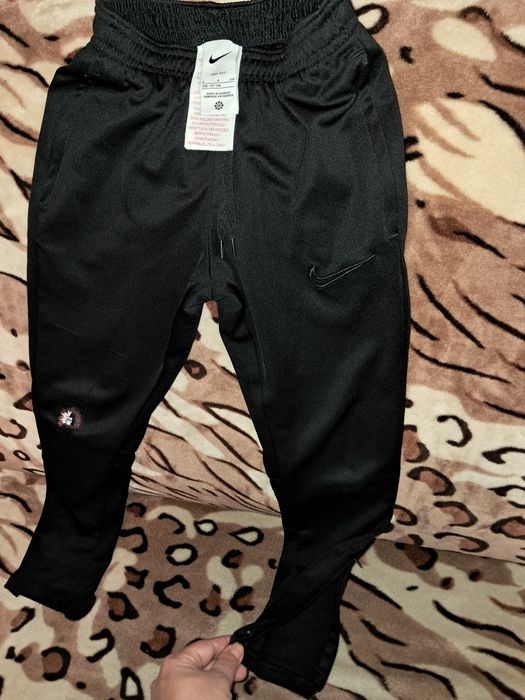 LOT sportiv/echipament marime 128,geci,bluze termice,pantaloni Nike