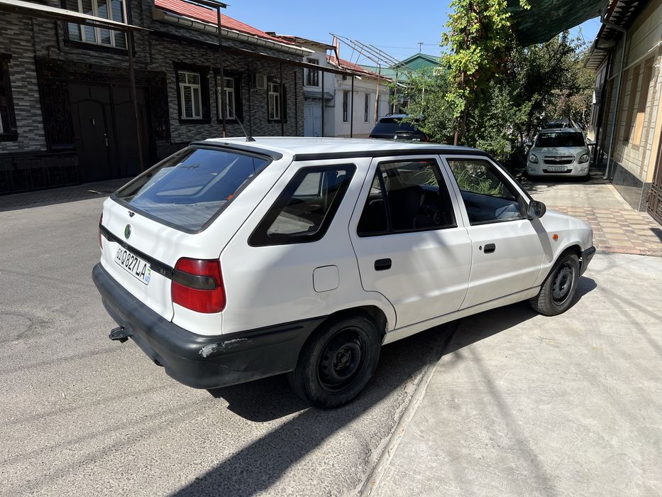 Продаётся Шкода Фелиция 1996 года, 2л бензин, инжектор, стикер зелёный