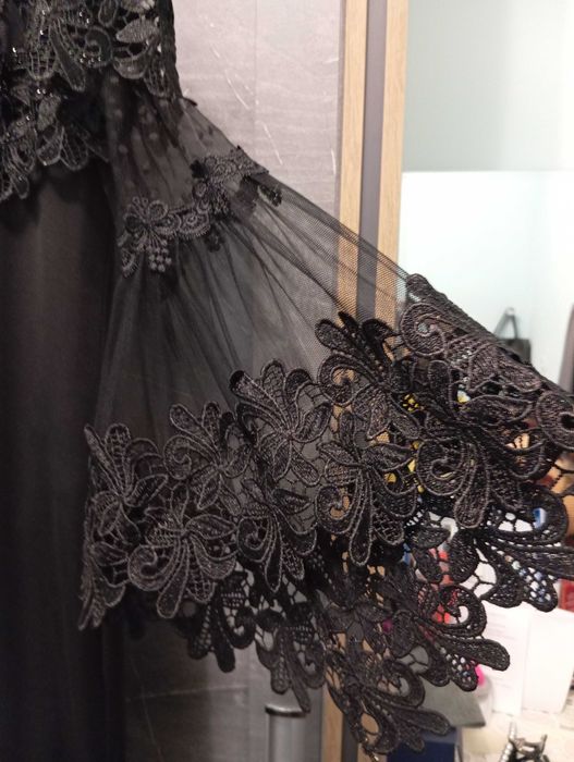 продам дешево несколько платьев