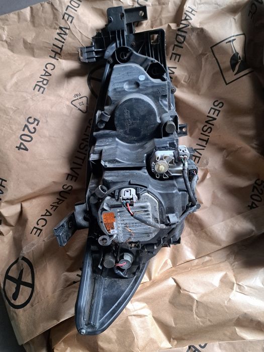 Faruri xenon si grila centrala mazda6 2014
