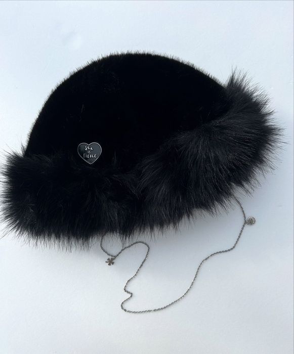 Зимна пухкава шапка