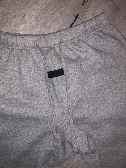 Pantaloni Essentials Gri