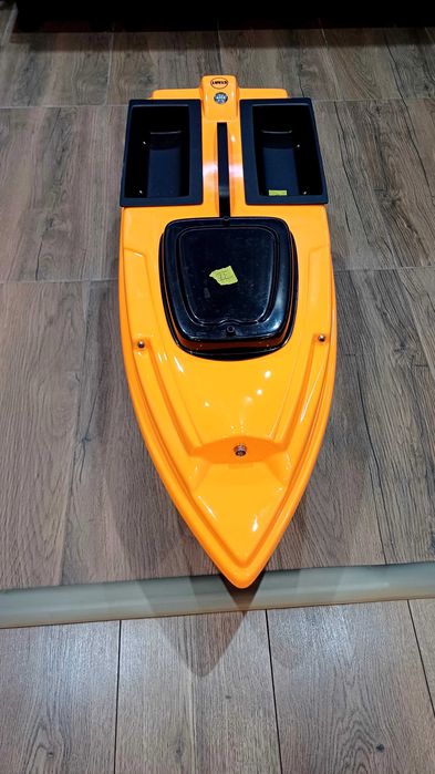 Нова лодка за захранка