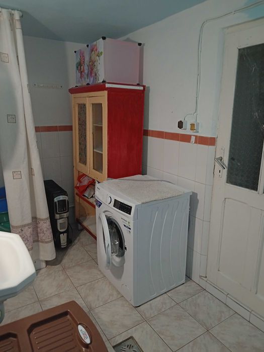 Închiriez ,la curte,spațiu de locuit , în Brăilița