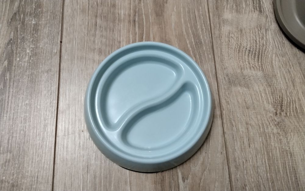 Миска для кошек.