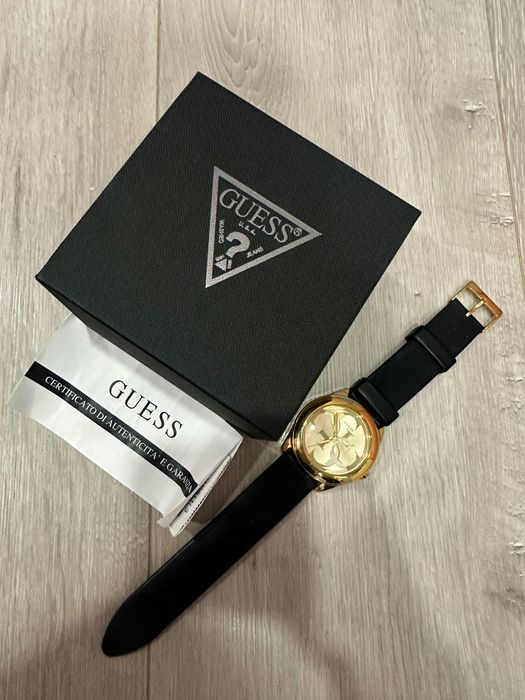 Часовник Guess, дамски