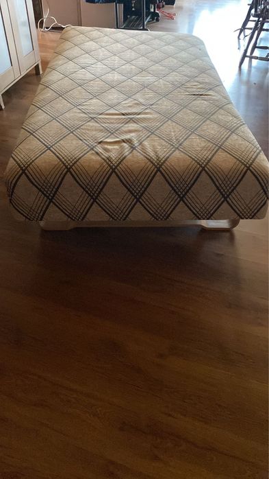 Vand mobilier hotelier (pat saltea dulap TV)