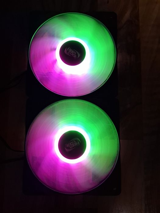 Vand 2 ventilatoare deepcool rf 120 cu controler