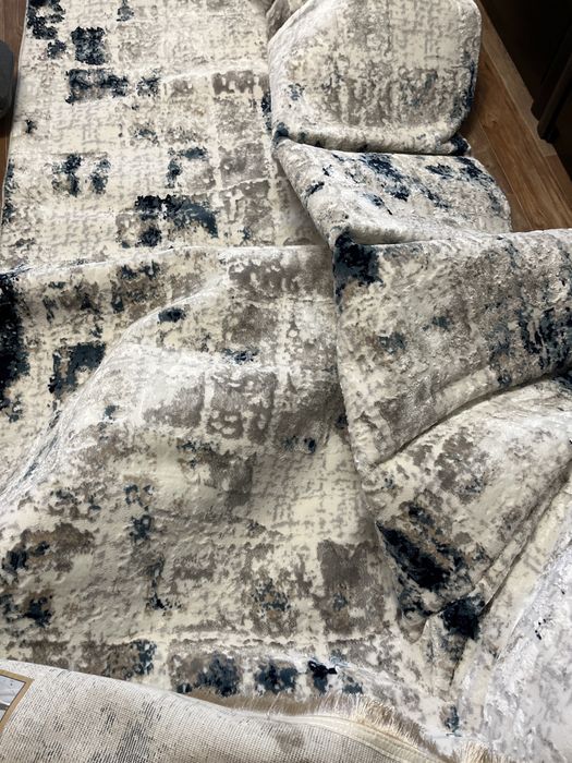 Продам ковер, новый цена 25000, размер 2*3