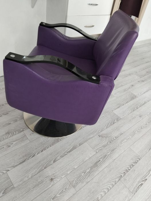 Продам парикмахерское кресло