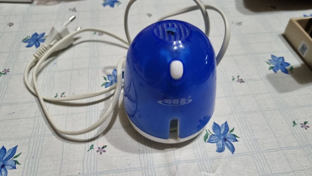 Зеркало для автомобиля новое, фумигатор и грелка корейская практически