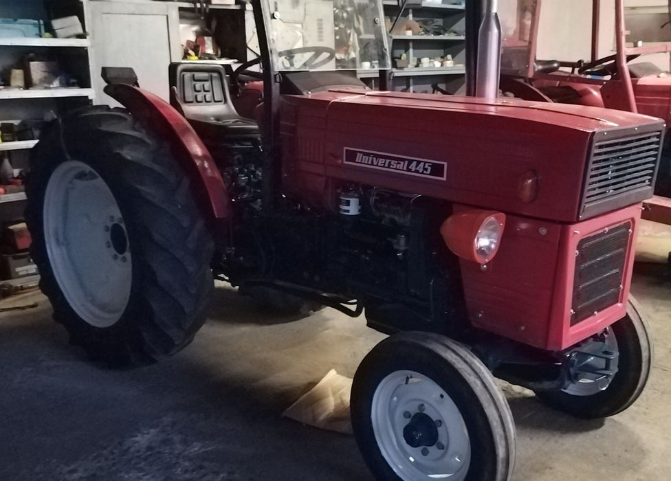 Tractor Universal 445 VR