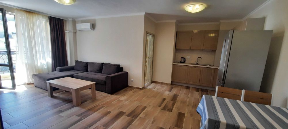 Дава се под наем Тристаен апартамент в Бургас, Център - 104 кв.м за 765 € - Снимка #3