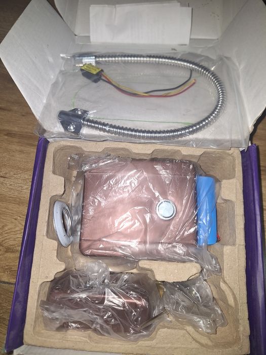 Продаю абсолютно новый домофон commax