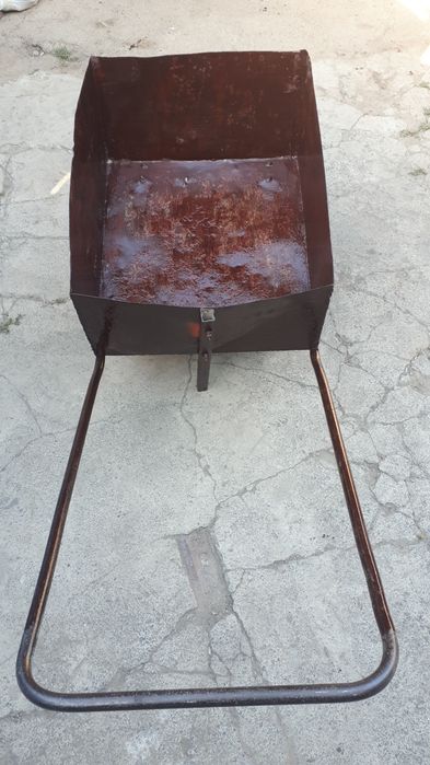 Тачки строительные металлические