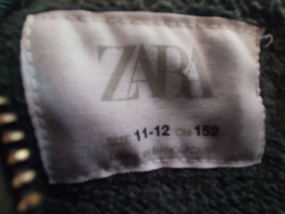 Тъмнозелен суетшърт на "Зара"