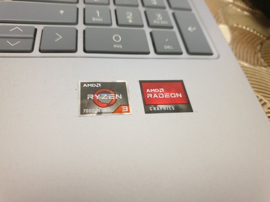 Vând laptop HP nou nefolosit cu Windows 11 pro 25H2 instalat cu licență,office pro plus cu licență,cu toate driverele instalate de Microsoft. Nu