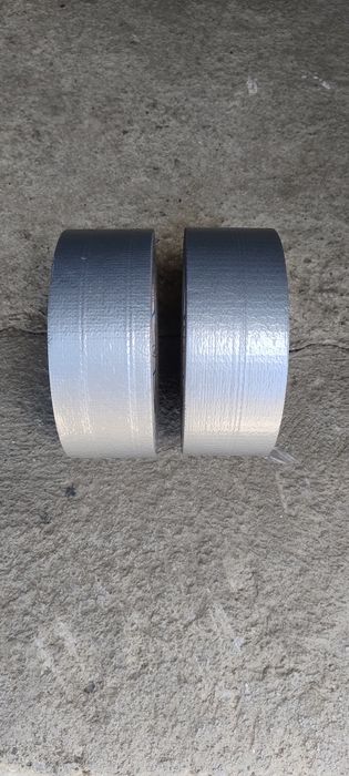 Vând, 2 bucăți de bandă adezivă textilă de tip "duct tape", de culoare argintie!