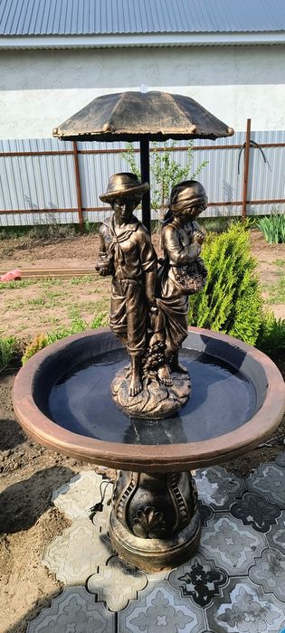 Фонтан "Мальчик и Девочка"