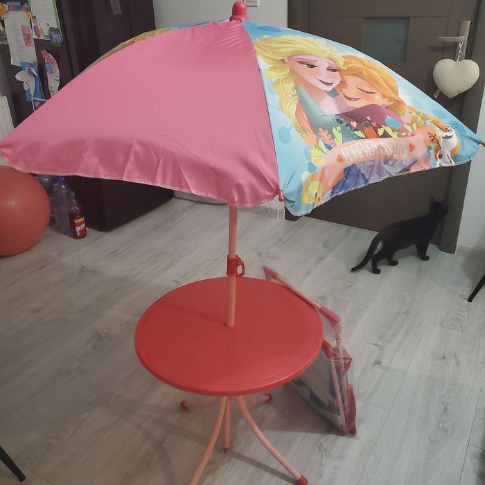 Frozen, set camping cu masuta, umbrelq si scaun. Doar masa a fost fol