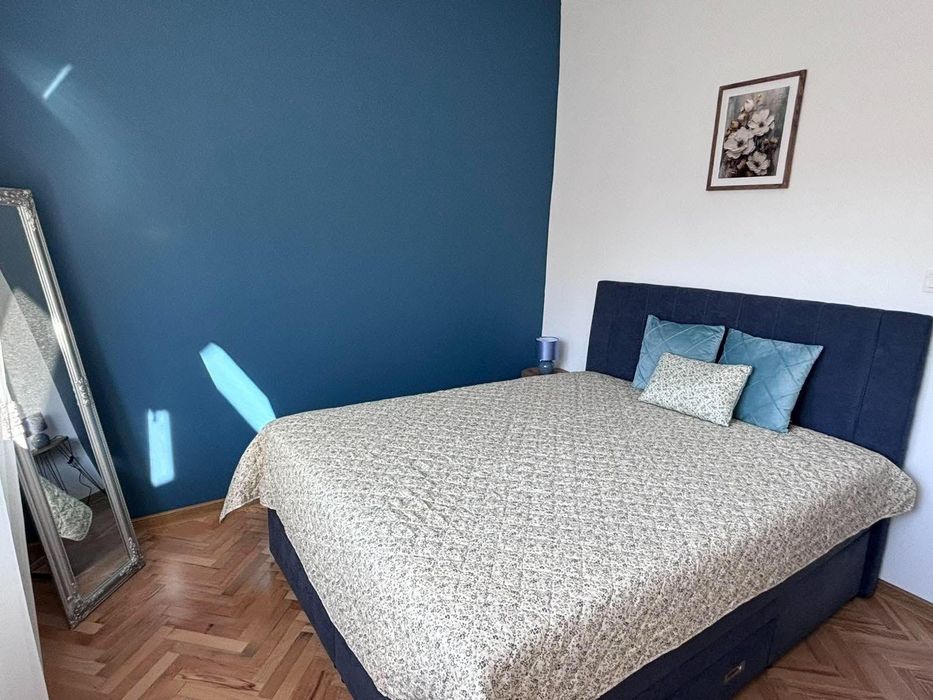 Дава се под наем Тристаен апартамент в София, Център - 100 кв.м за 1250 € - Снимка #4