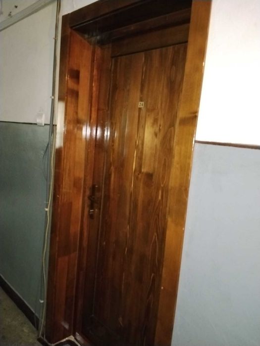 Vând ușă exterior  lemn