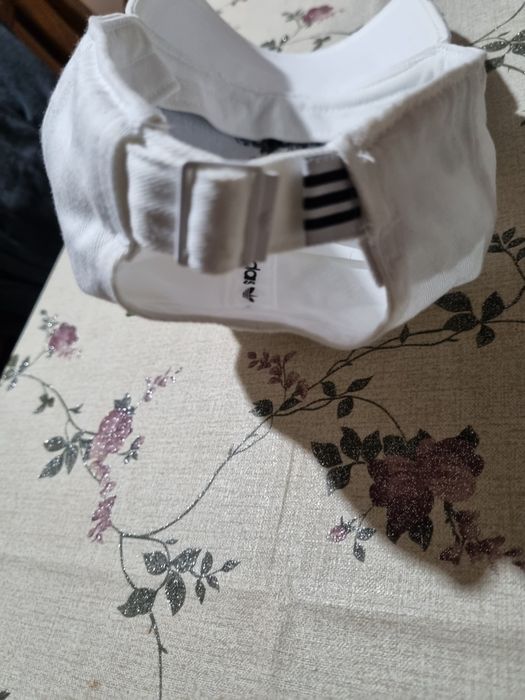 Vând șapcă ADIDAS