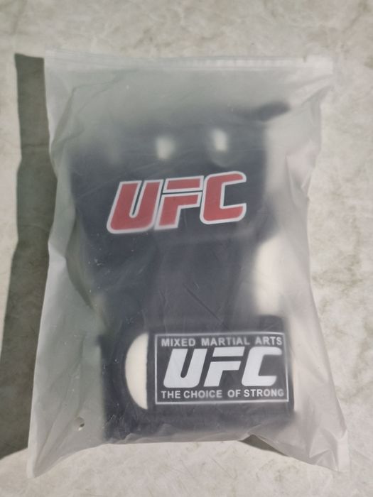 Перчатки UFC для единоборств