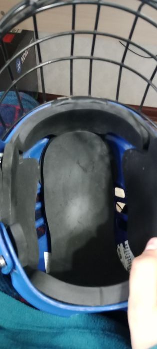 Подам хоккейный шлем bauer FM2500M