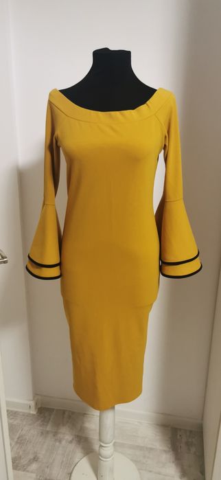 Rochie cu maneci clopot