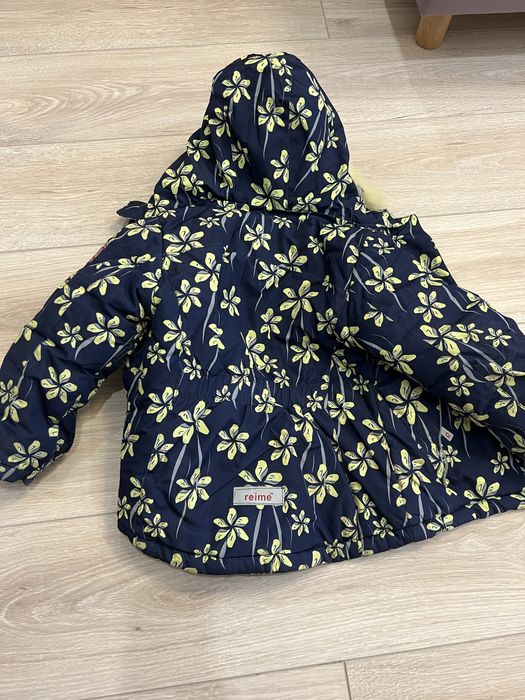 Продам куртку на девочку