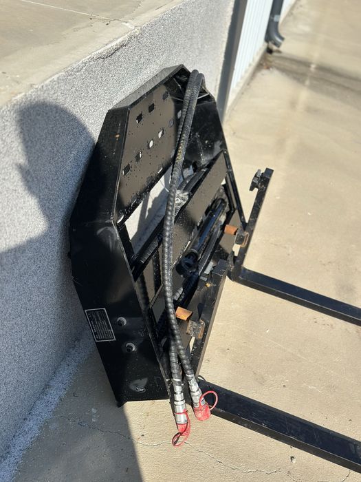 Палетни вилици за мини челен товарач