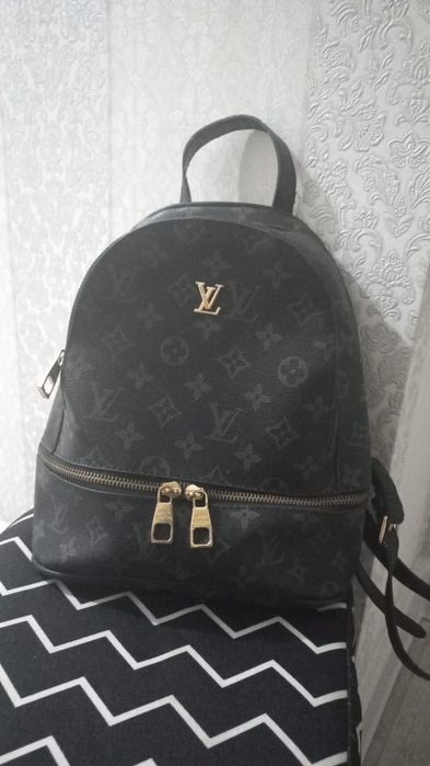 Сумка за 2 тысячи и рюкзак за 2 тысячм