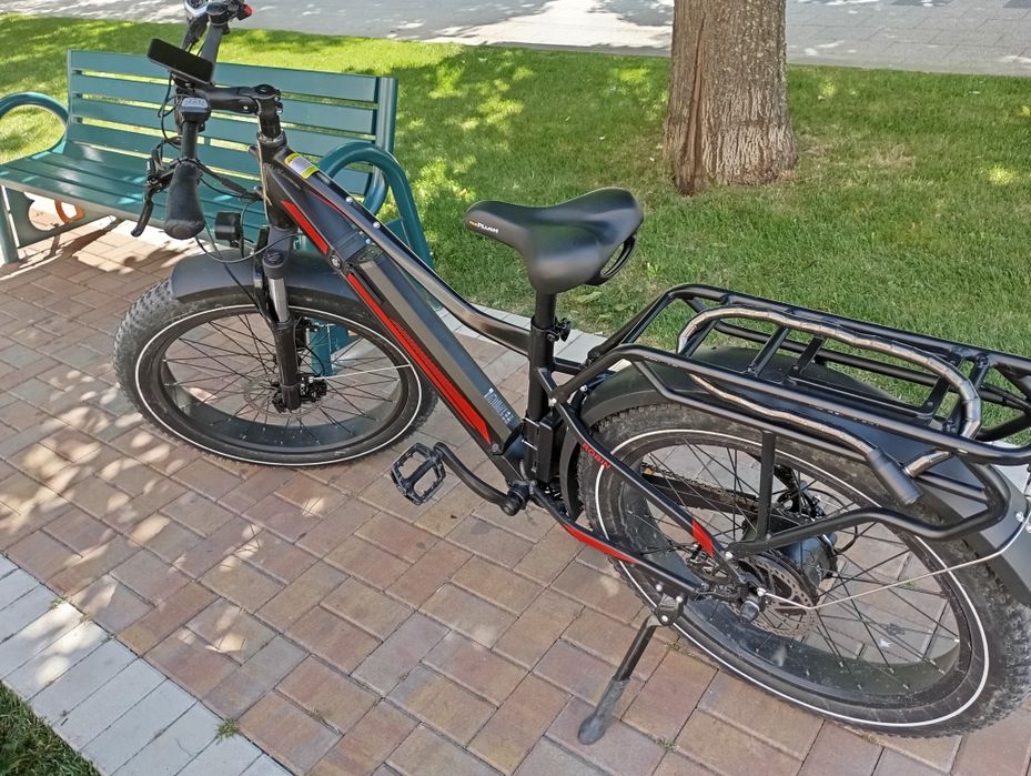 Bicicleta jobobike electrica este noua.