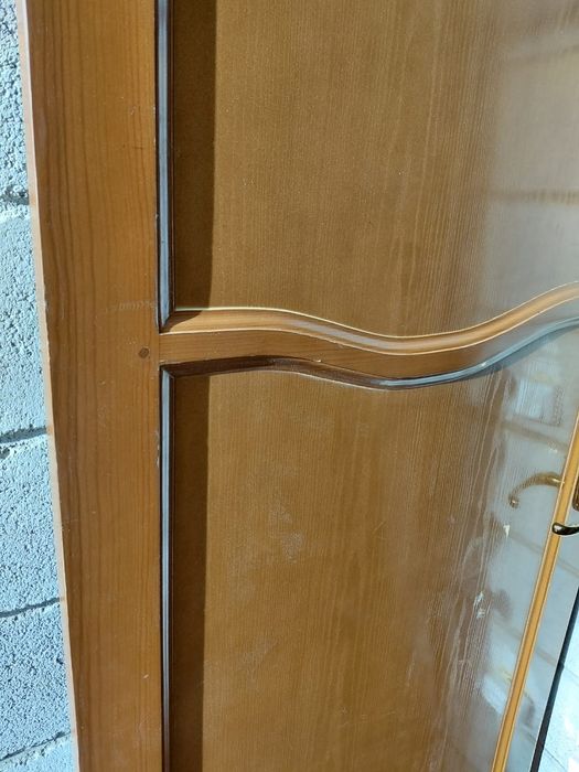 Двери б/у деревянные