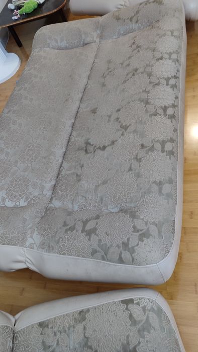 Продам диван с 2мя креслами