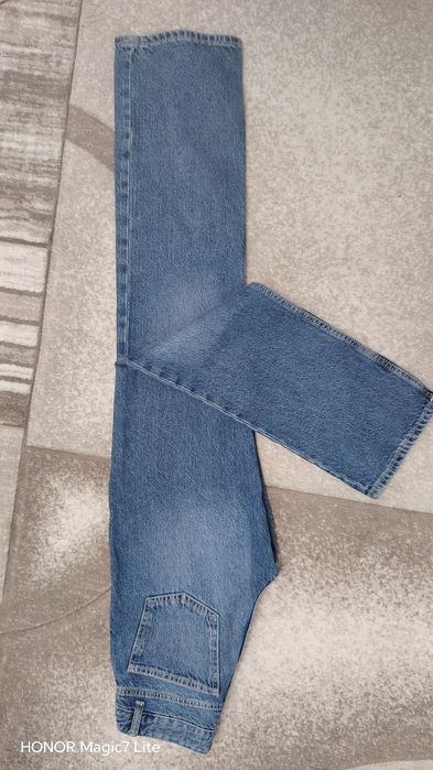 Blugi Bershka mărimea 32