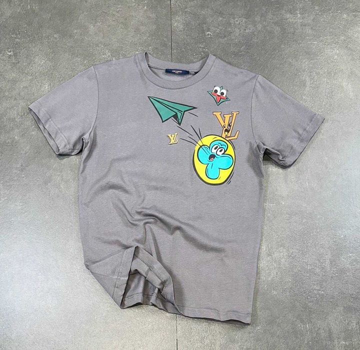 Чисто нови мъжки тениски с етикети на Louis Vuitton