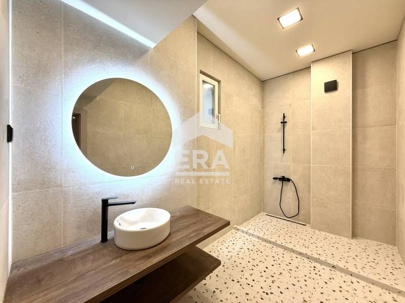 Южен двустаен апартамент завършен "до ключ" на улица „Бузлуджа“