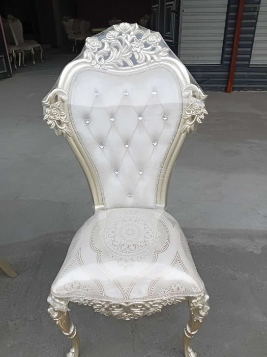 Mehmonxona stol stullari