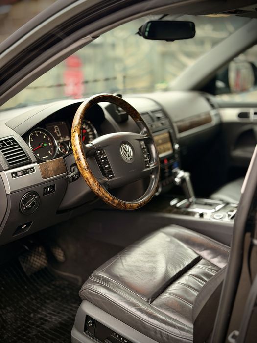 Touareg 2.5 BPE automat pe arcuri