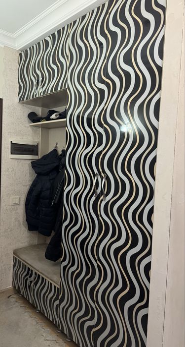 Продам шкаф в прихожую / гардероб