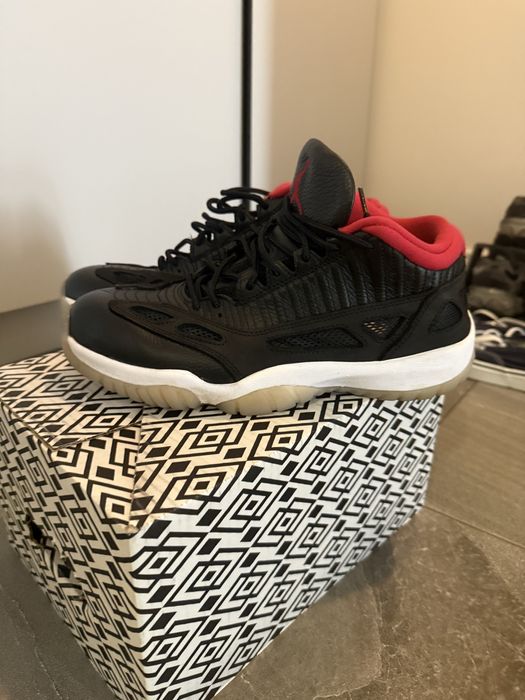 Air Jordan 11 Retro Low IE Bred