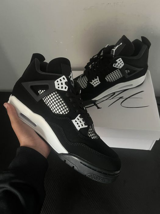 Jordan 4 white thunder