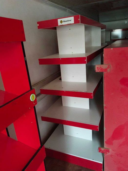 Магазин полкалары сатылады. срочно.  келисимли