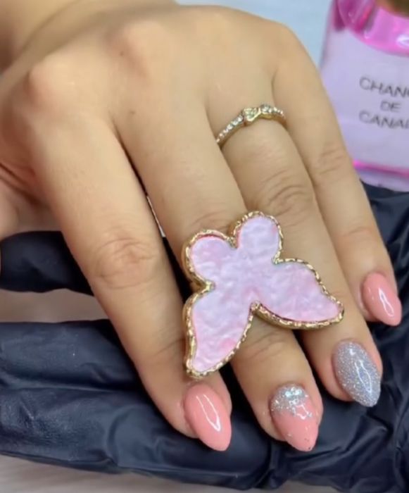 Professional manikyur, pedikyur va hina xizmatlari